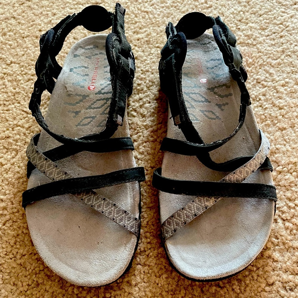 Black & gray like new Merrill walking sandals, size 7